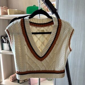 Sleeveless V-Neck Sweater Vest - Cream and Brown
